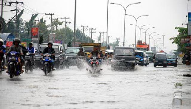  Sejumlah Jalan Di Pekanbaru Langsung Banjir Setelah Hujan
