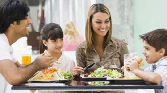  Ingat, Makan Bersama Bisa Membuat Anak Santun dan Cerdas 