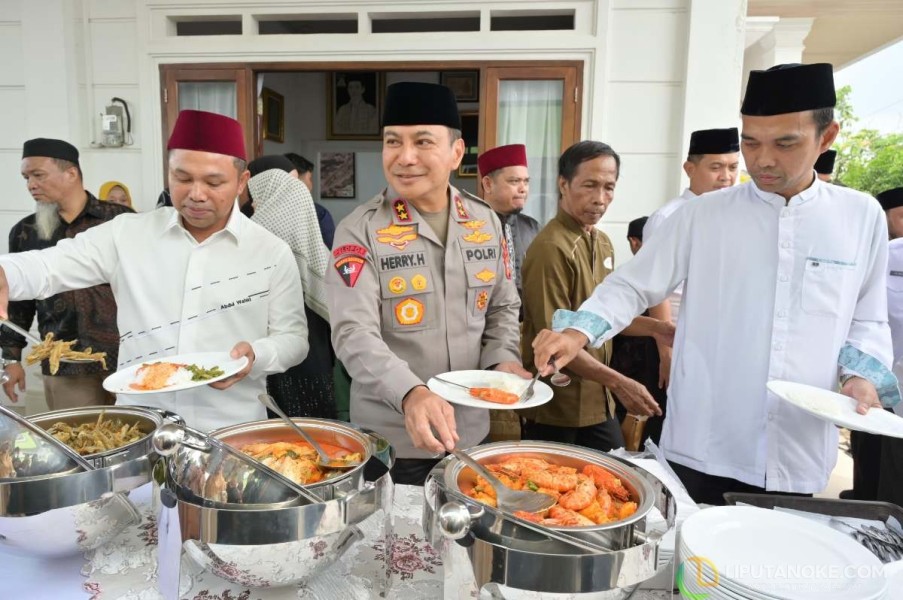 Halal Bihalal Gubri Wahid ke Rumah UAS Disambut Antusias Masyarakat