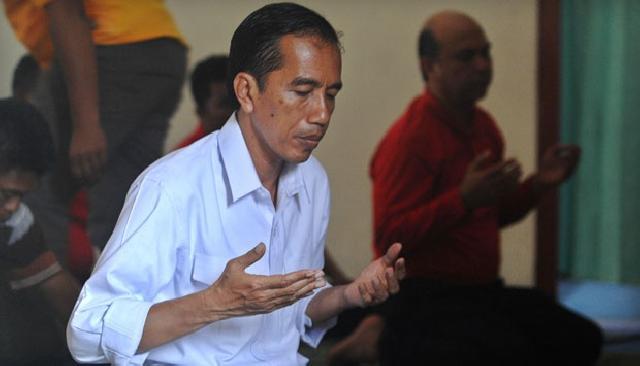 Timses Prabowo: Jokowi Muslim yang Taat 