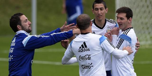  Ingin Main Sama Messi, Higuain Buka Peluang ke Barca