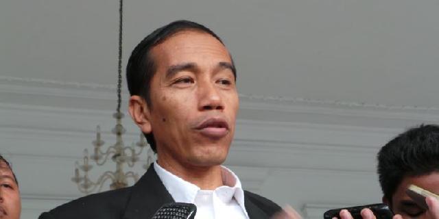 Kenapa Jokowi Senyum Saat Resmikan Bank DKI Cabang Pekanbaru?
