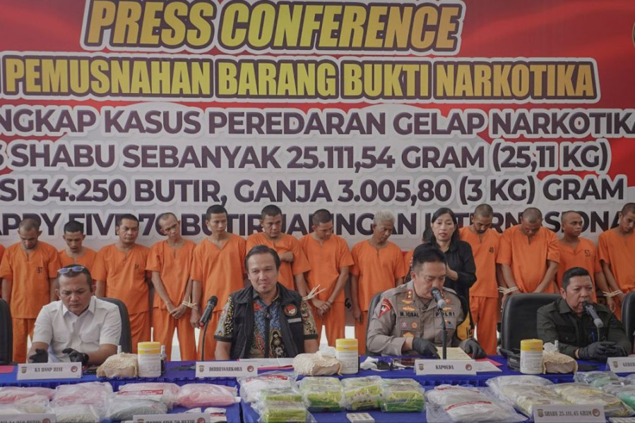 Polda Riau Musnahkan Puluhan Ribu Kg Sabu dan Pil Haram dari 15 Tersangka Jaringan Internasional