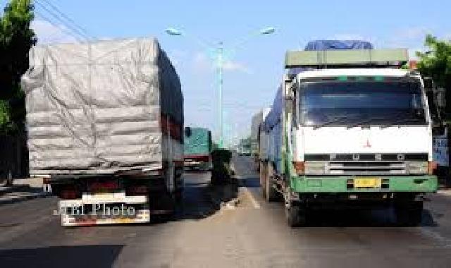  Truk Over Kapasitas Rusak Jalan Sungai Pakning