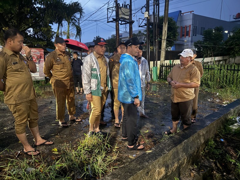 Wako Agung Nugroho Pantau Lokasi Penyebab Banjir Saat Hujan Deras