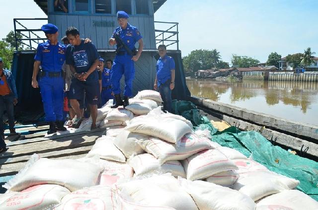 Penyelundupan Puluhan Ton Gula dan Beras di Riau Digagalkan