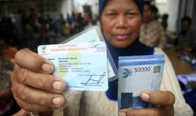 Bulan Ini 2,8 Juta Warga Miskin Dapat Uang PKH Rp2,4 Triliun