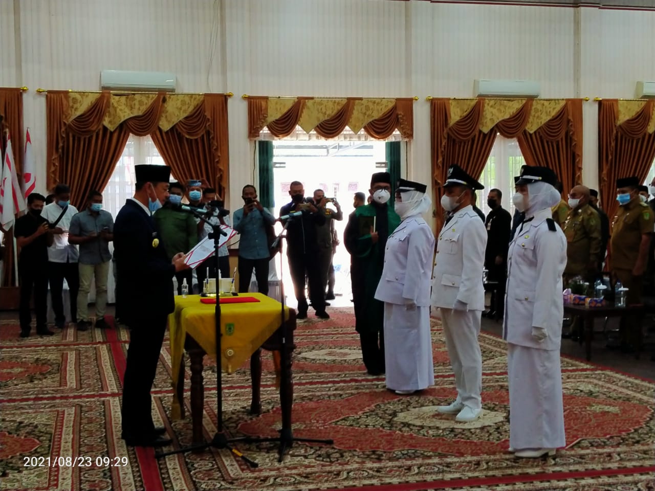 Lantik 3 Penghulu, Bupati Afrizal Ajak Bersinergi Dengan Pemkab Rohil