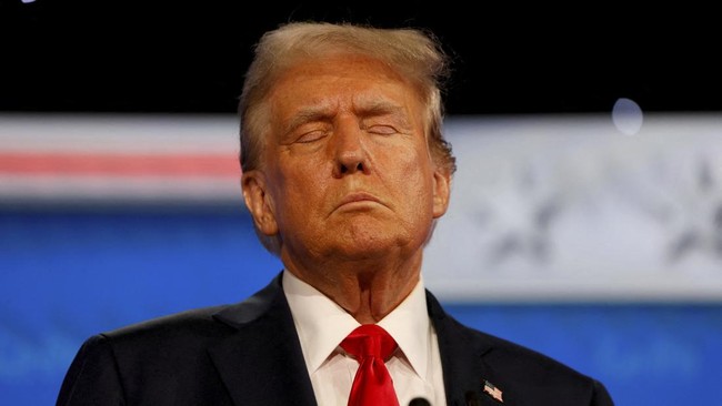 Donald Trump Diduga Ditembak Saat Kampanye: Terlihat darah di Telinga