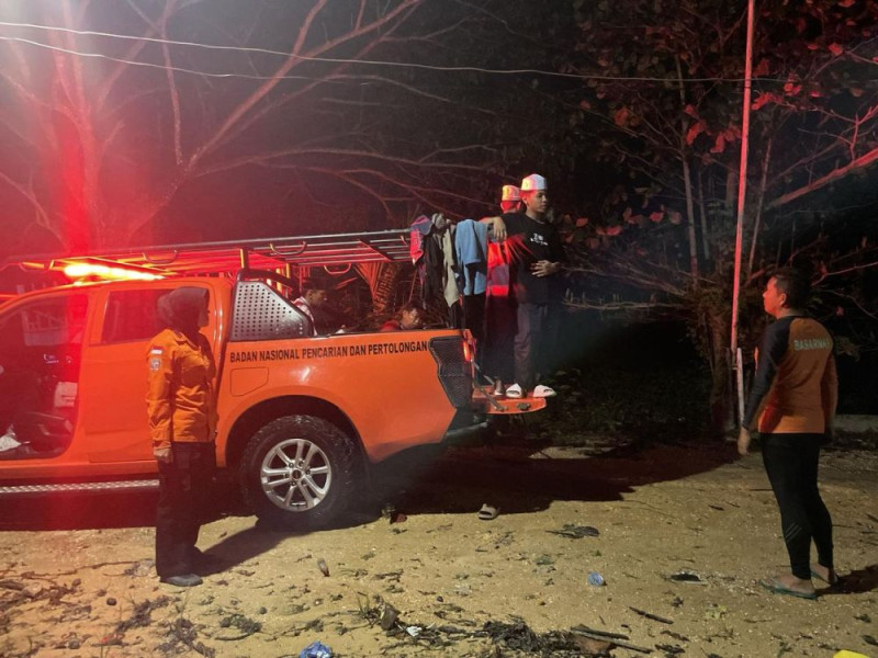 Puluhan Santri di Kubang Terjebak Banjir, Basarnas Lakukan Evakuasi