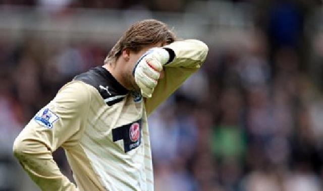  Bermain 10 Orang, Newcastle Tumbang