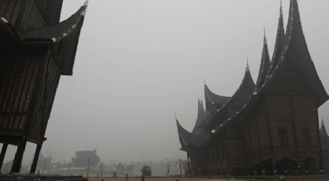  Dikepung Asap, Sumbar akan Tuntut Pemerintah Pusat ke Pengadilan