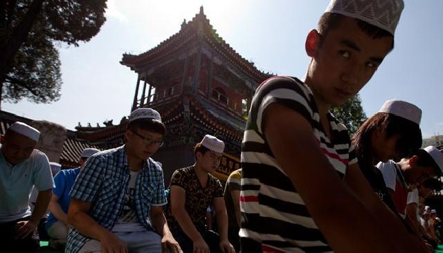 Diskriminasi, Muslim di Xinjiang Dilarang Berpuasa