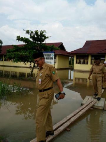  Banjir Mulai Mengancam, Aktfitas Belajar Mengajar di Inhu Masih Lancar
