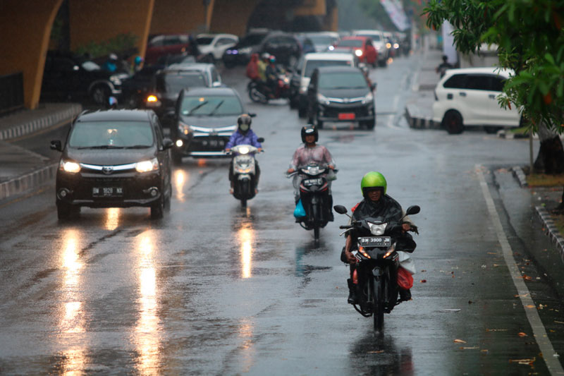 Hati-Hati, Riau Berpotensi Hujan Lebat, Angin Kencang dan Petir