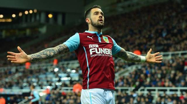  Resmi: Penyerang Burnley Gabung Liverpool