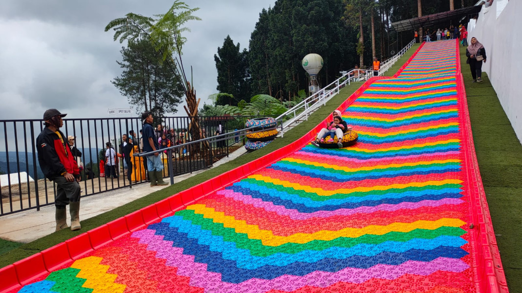 Serunya Bermain di Sikembang Park, Ada Seluncuran Pelangi Terbesar se-Jawa Tengah: Dijamin Anak-anak Ogah Pulang!