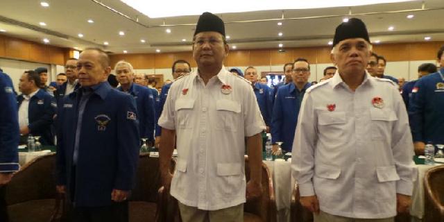  Megawati Ogah Berdiri Saat Disalami Prabowo