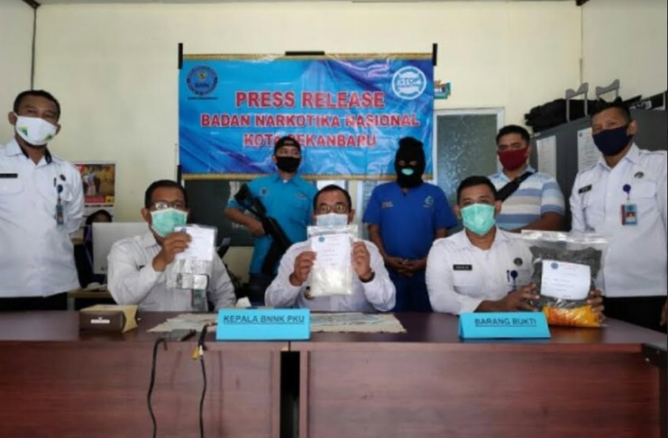 BNN Pekanbaru Tangkap Kurir Narkoba, Tersangka Mantan Polri