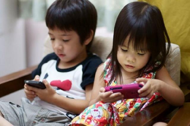  Survei: Anak Sekarang Lebih Suka Smartphone daripada TV