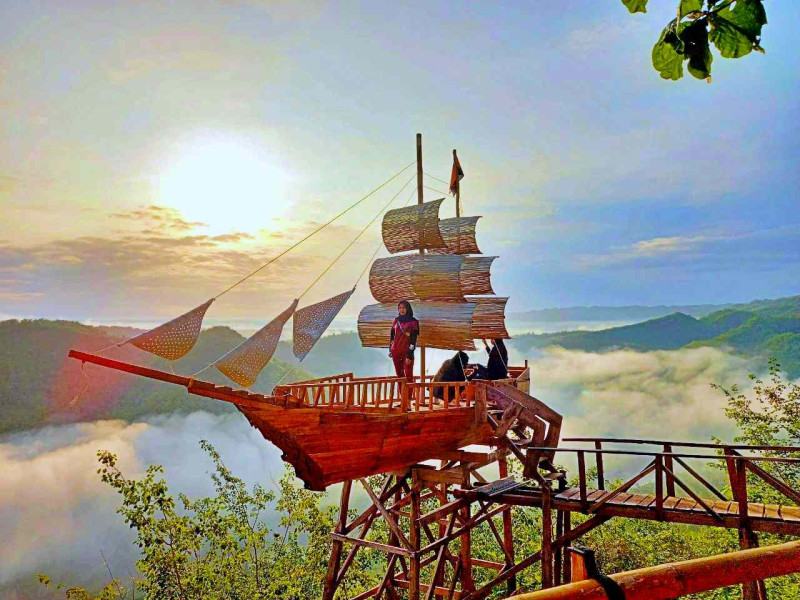 Mencari Wisata Jogja Paling Hits? Ini Dia Bukit Panguk Kediwung yang Instagramable!