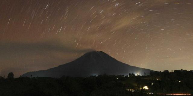 Asap Gunung Sinabung kembali membumbung hingga 10 km