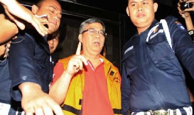 KPK Nilai Akil Tak Kooperatif