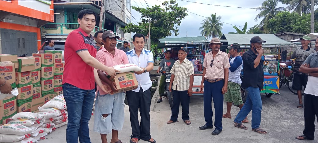 Ratusan Tukang Becak Kembali Mendapatkan Bantuan Sembako Dari Pengusaha Anto Brother