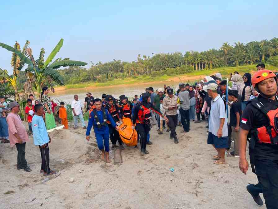 Dua Hari Sisir Sungai Kuantan, Jenazah Remaja 17 Tahun Itu Akhirnya Ditemukan Tim SAR