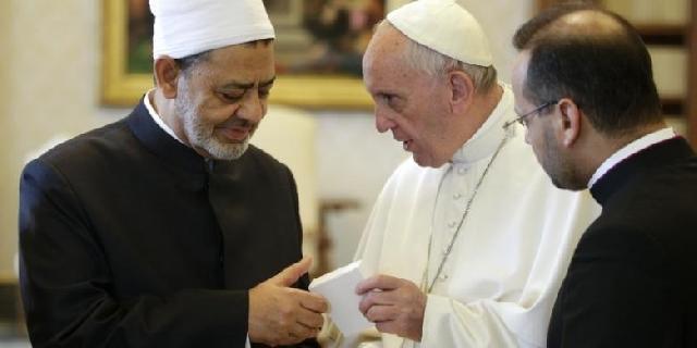  Pulihkan Hubungan, Imam Besar Al Azhar Temui Paus Fransiskus