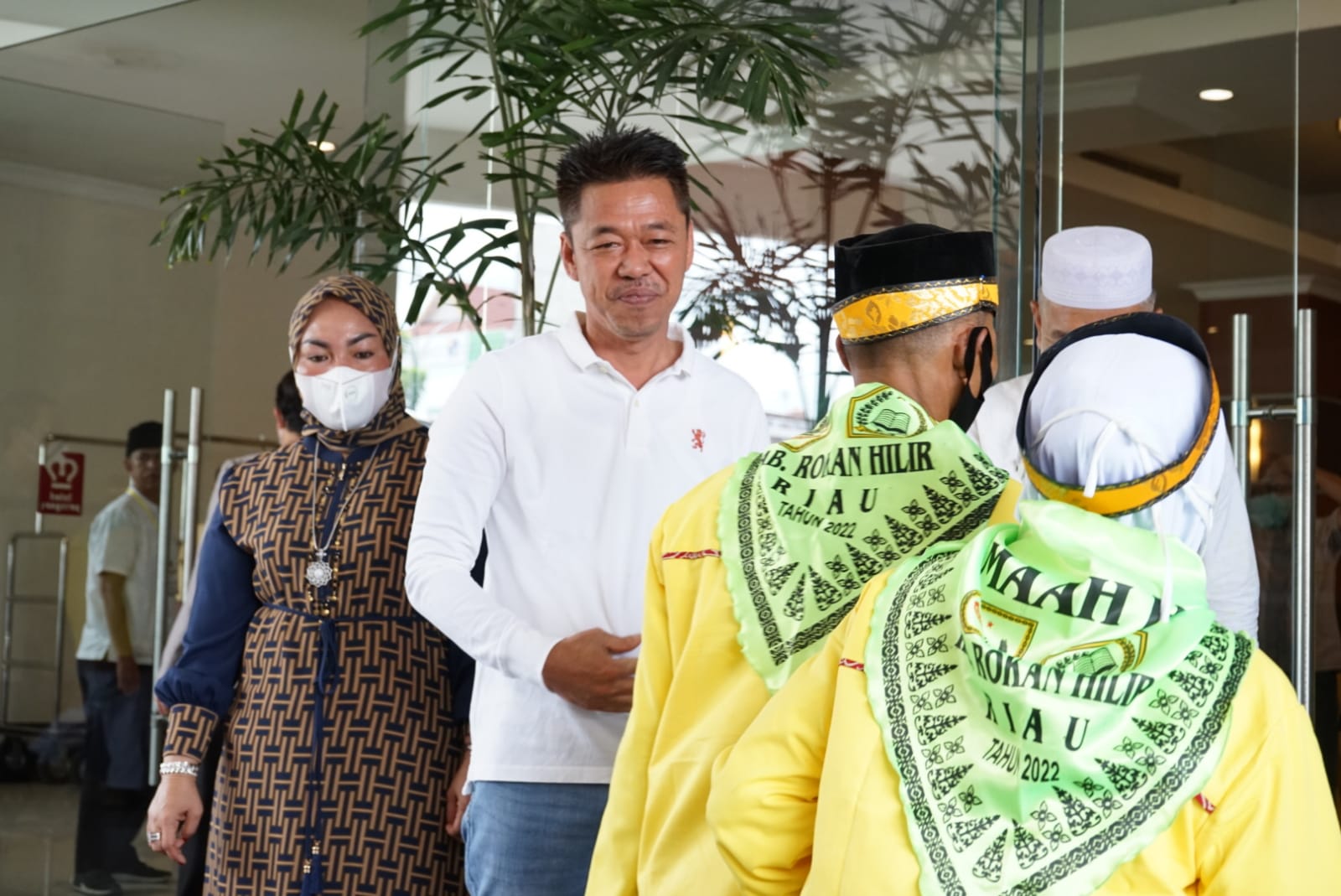 Bupati Rohil Sambut Kedatangan Jemaah Haji Asal Rohil Di Pekanbaru