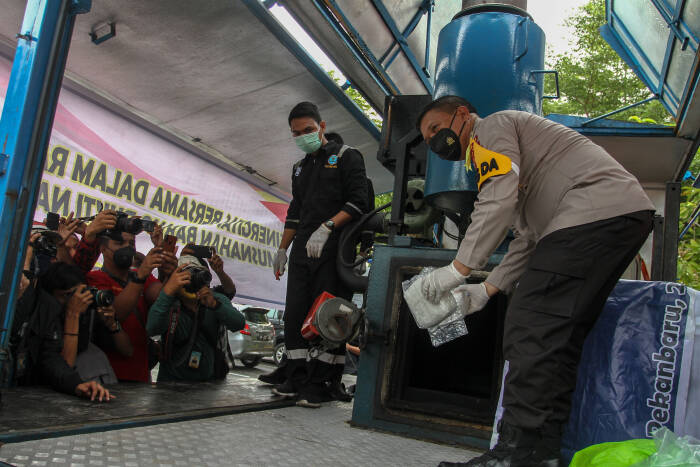 BNN Berhasil Ungkap Pengirim 6.594 Pil Ekstasi, Warga Dari Kecamatan Payung Sekaki Pekanbaru