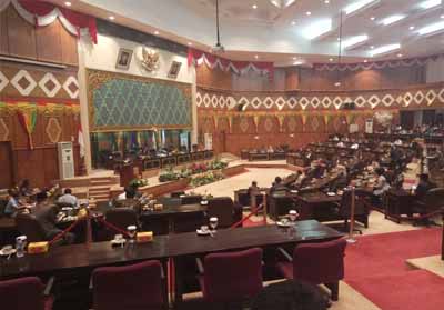 Indra Gunawan Eet Ditunjuk Jadi Ketua DPRD Riau, Paripurna Pengumuman Pimpinan Dewan Berjalan Sukses
