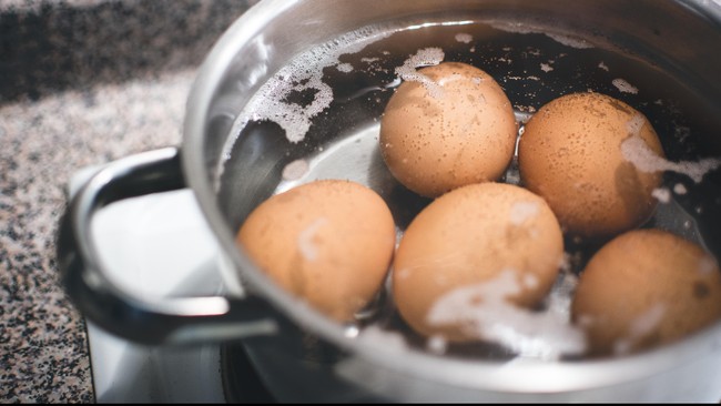 Berikut 5 Efek Samping Bila Makan Telur Rebus Berlebihan: Ini Batas Maksimalnya!