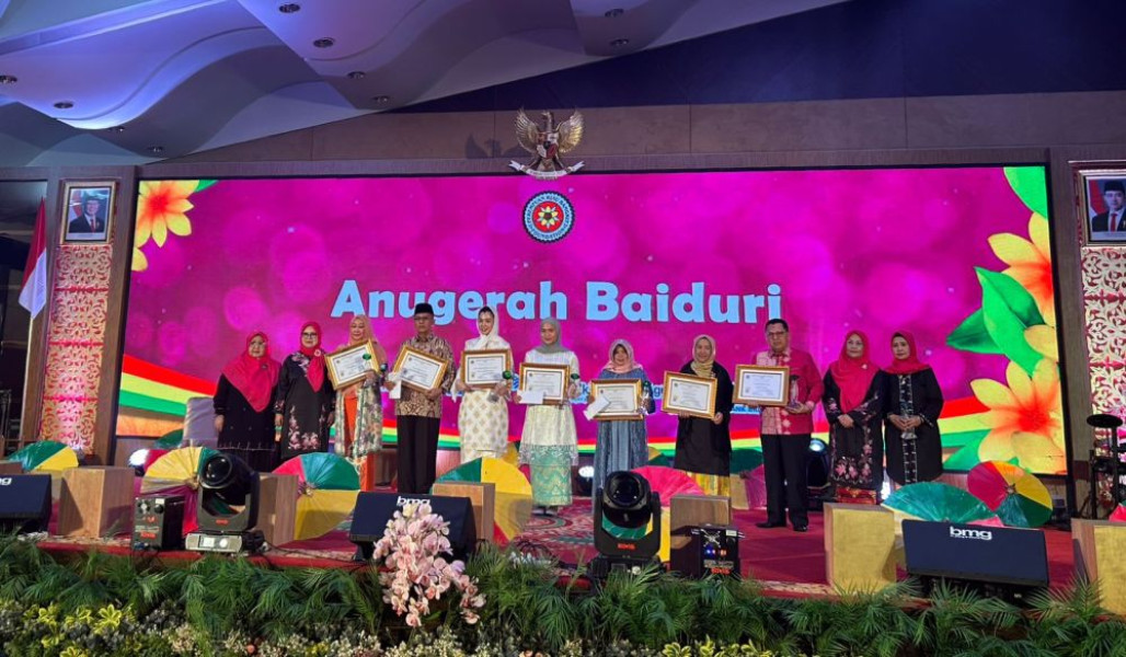 PRBF Berikan Anugerah Baiduri untuk Perempuan Hebat Riau