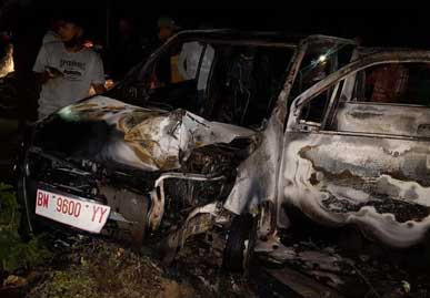 Akibat Percikan Api Rokok, Mobil Karimun Ditemukan Terbakar