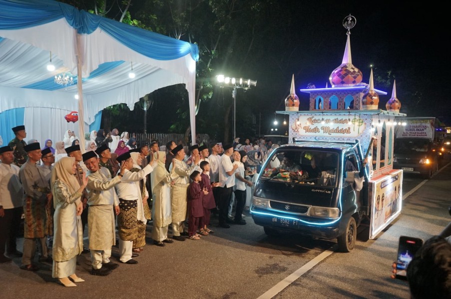 Dihadiri Gubri, Agung Nugroho Lepas Ribuan Peserta Pawai Gema Takbir Pemko Pekanbaru