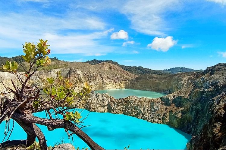 Merasakan Keajaiban Tiga Danau dengan Warna Berbeda di Gunung Kelimutu Flores: Rugi Kalau Belum Pernah Mampir!