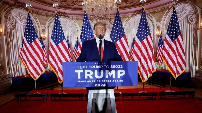 Jelang Pemilu AS: Dulu Mau Ditutup, Saat Ini Donald Trump Malah asik Main TikTok