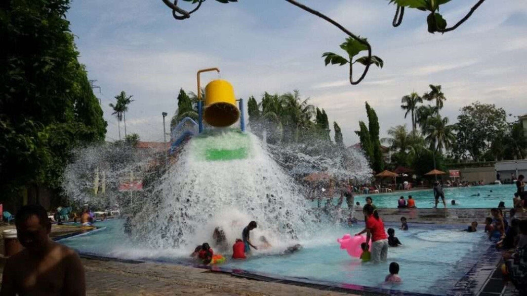 Segernya Ngadem Seharian di Kolam Renang Arcici Kota Jakarta