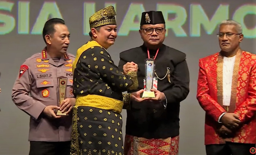 Diirjenpas dan 2 Orang Petugas Wali Pemasyarakatan Terima Penghargaan BNPT Awards 2023