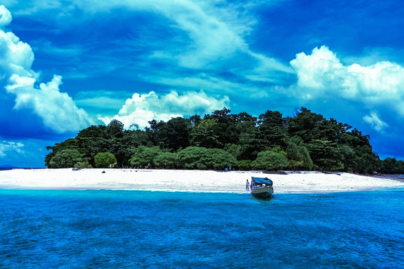 Pulau Lihaga yang Perawan di Likupang Minahasa: Pecinta Snorkeling dan Diving Wajib Datang!