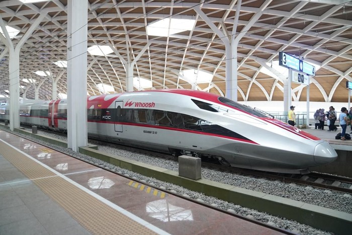 Lebih Murah! Kartu Langganan Whoosh Jakarta-Bandung Laku Keras: Bisa Dibeli di Setiap Stasiun