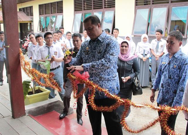  Selepas Irup Upacara 17 Hari Bulan, Bupati Tinjau UN tingkat SD