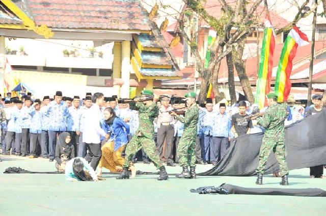  Pj. Bupati Inhu Irup Upacara Detik-detik Proklamasi Kemerdekaan RI ke-70