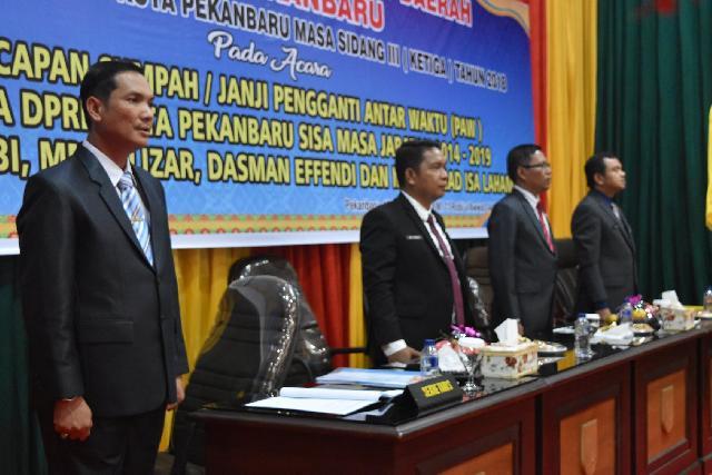 Pelantikan PAW Empat Anggota DPRD Pekanbaru Terlaksana Dengan Baik