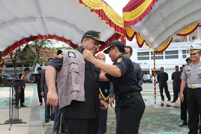  Bupati Yopi Hadiri Pelantikan Senkom Mitra Polisi se Riau di Halaman Kantor Bupati Inhu