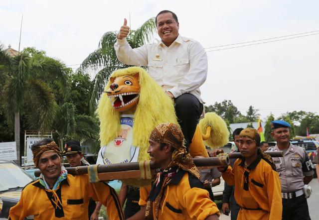  Bupati Inhu Maraton Hadiri Pelantikan 64 Kepala Desa